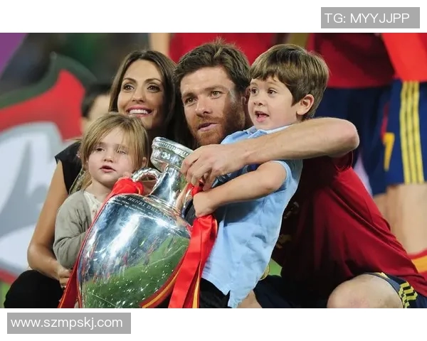 欧洲足球明星的妻子们：她们的生活与风采揭秘