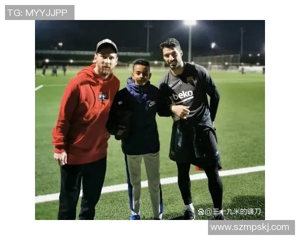 足球明星光脚练球展现原始魅力与纯粹热爱引发球迷热议