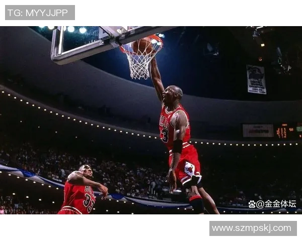 足球明星首次见到篮球传奇乔丹时的惊喜与敬仰瞬间揭秘